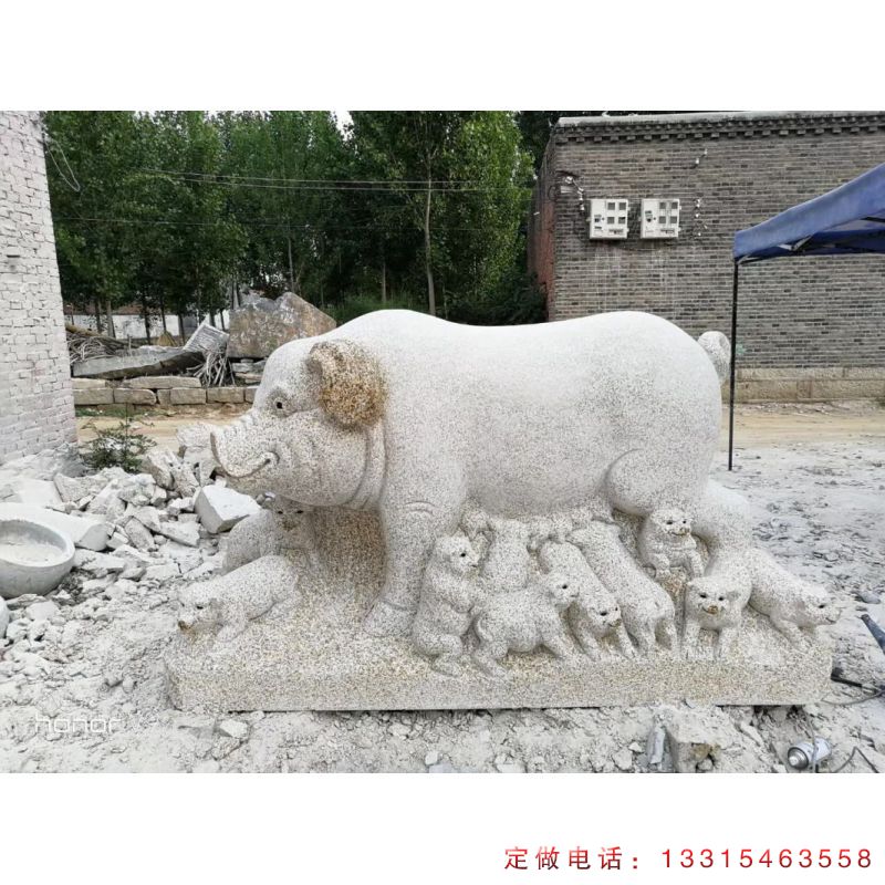 广场动物猪石雕（1）