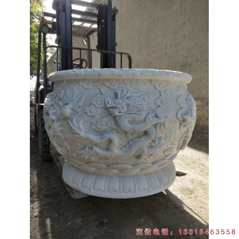 广场龙凤花盆石雕（3）