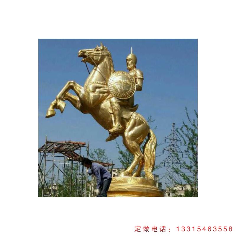 广场战士骑马铜雕（1）