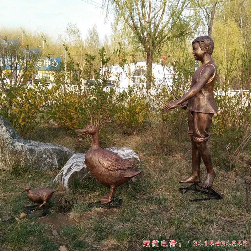 广场鸭子铜雕（1）
