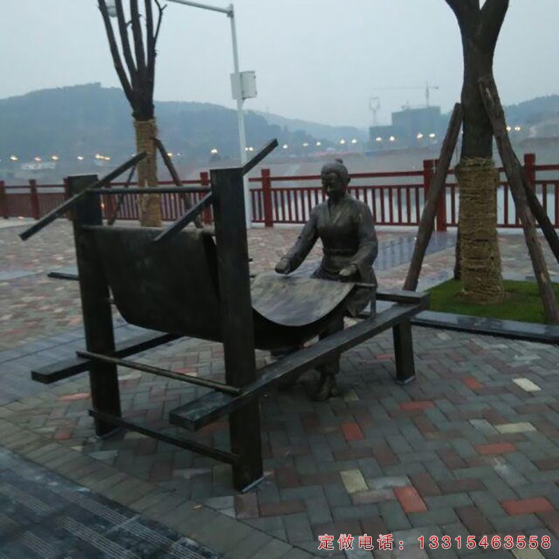 织布民俗人物铜雕（4）